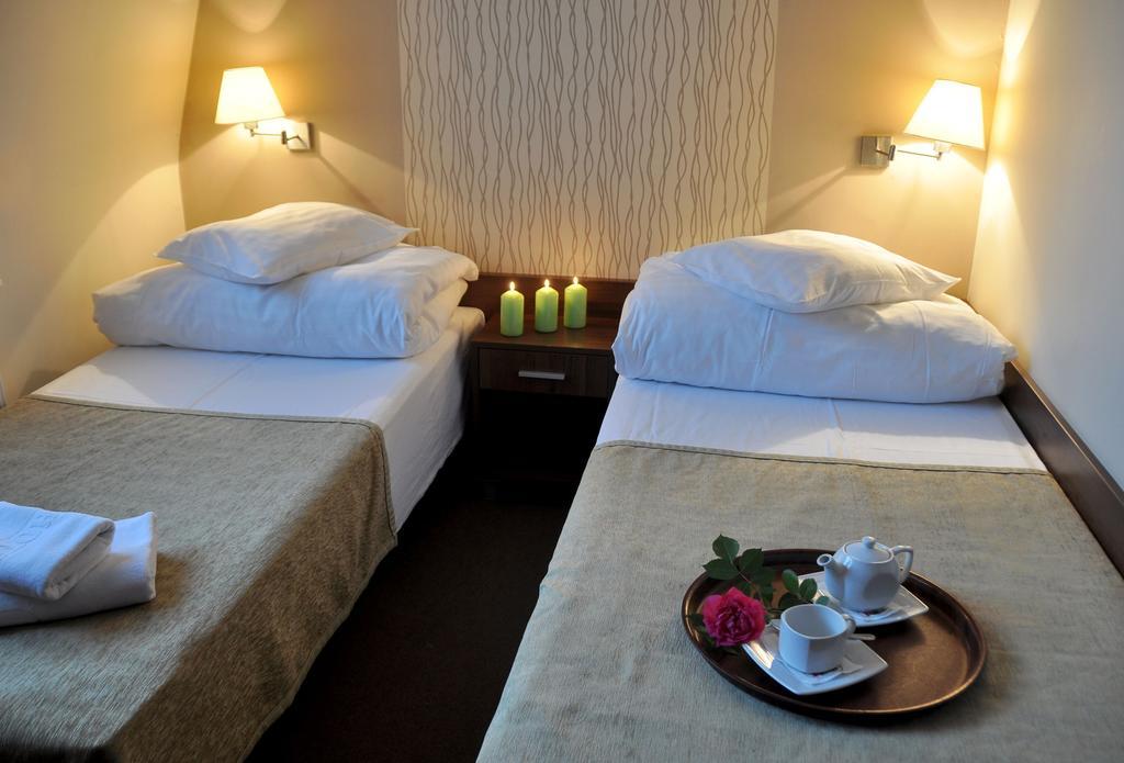Willa Strzelnica Hotel Koscierzyna Bilik gambar