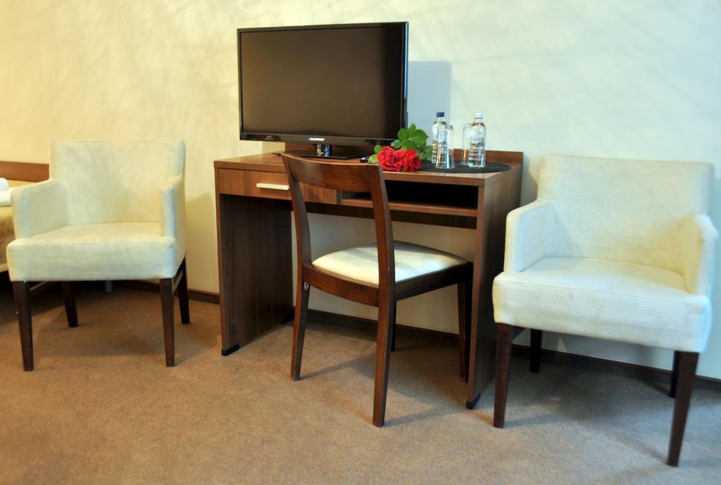 Willa Strzelnica Hotel Koscierzyna Bilik gambar
