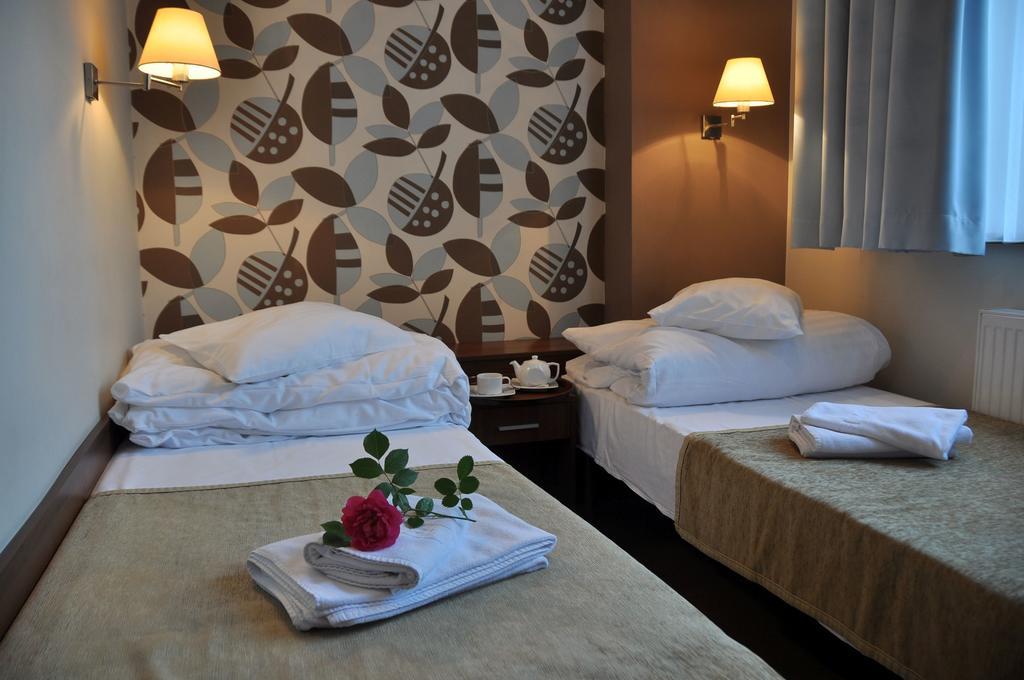 Willa Strzelnica Hotel Koscierzyna Bilik gambar